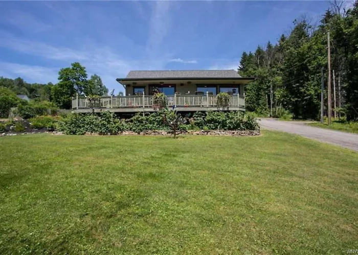 The Eagles Nest, Couples Escape - Hot Tub & Views!