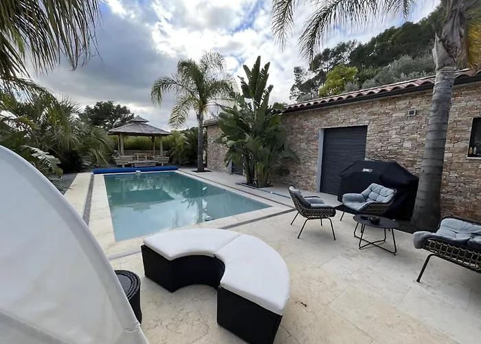 Maison moderne piscine et jacuzzi