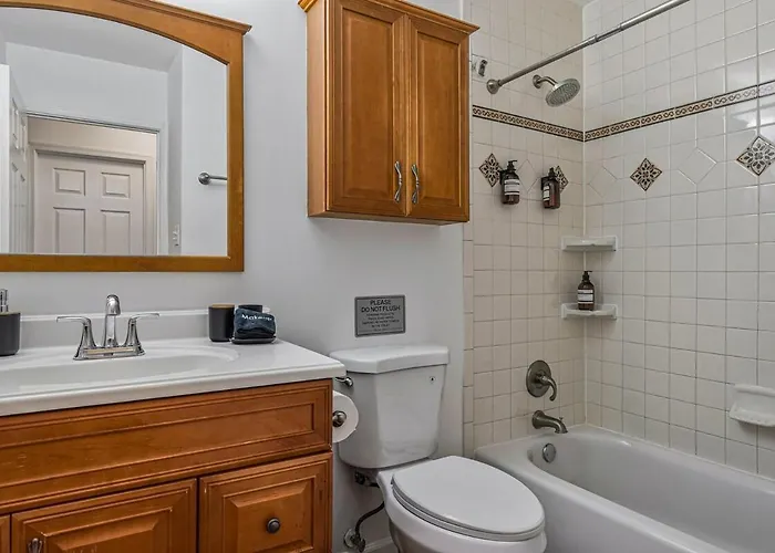 Cozy 4Br Retreat - Private Backyard, Gazebo & Grill