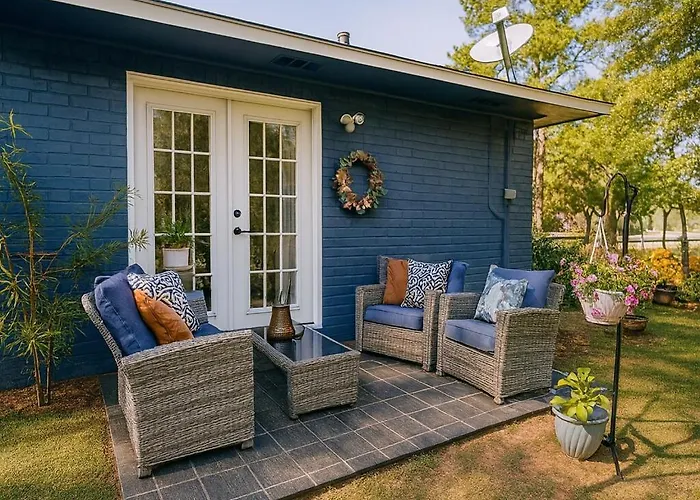3 Bedroom - Sleeps 10 - The Lagniappe Escape