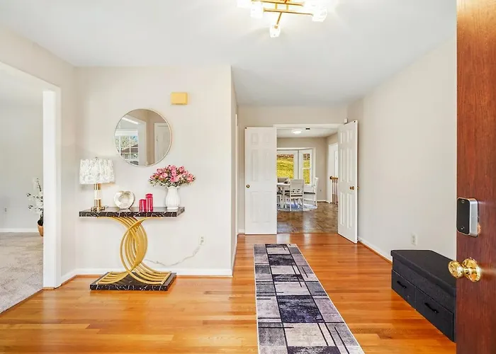 Bright Family Retreat With Private Backyard & Loft
