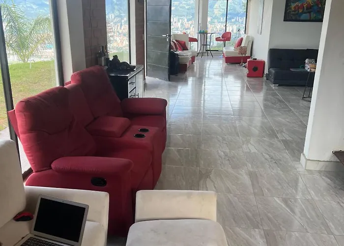 Villa With Spectacular Medellin View With Pool And Mini Basket-Futbol Field