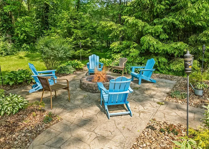 Blissful Serenity - Walk To Lake Milton With Hot Tub