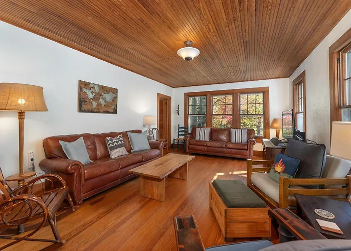 Happy Clan Cottage