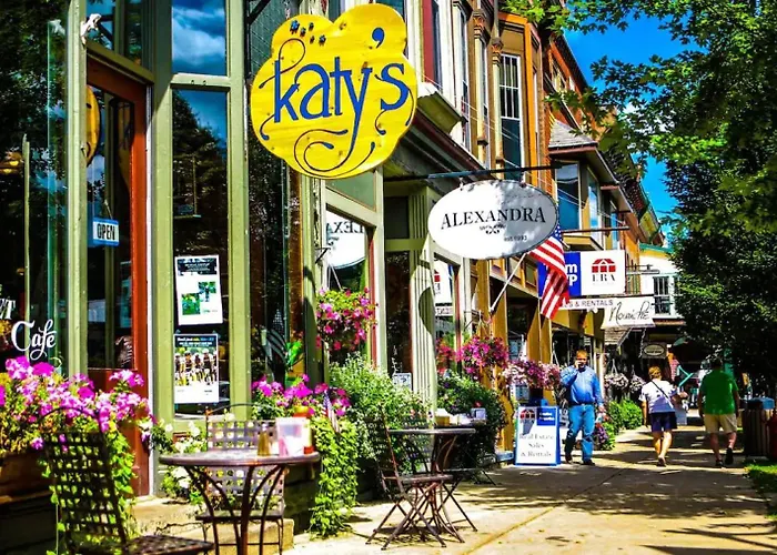 The Allen House - Chic And Colorful 3Br Downtown Ellicottville