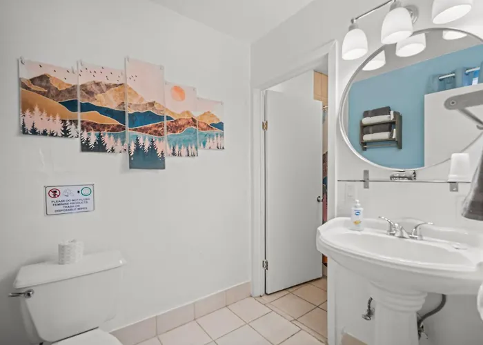 Bluebird Day Inn & Suites