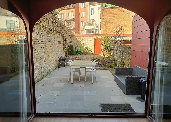 Bruges Townhouse With A City Garden