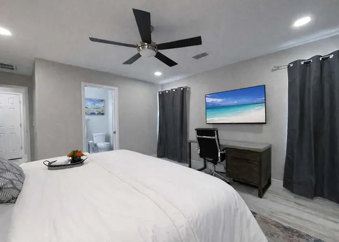 18X60 Boat Pad Game Room-Lake View Villa-Hot Tub