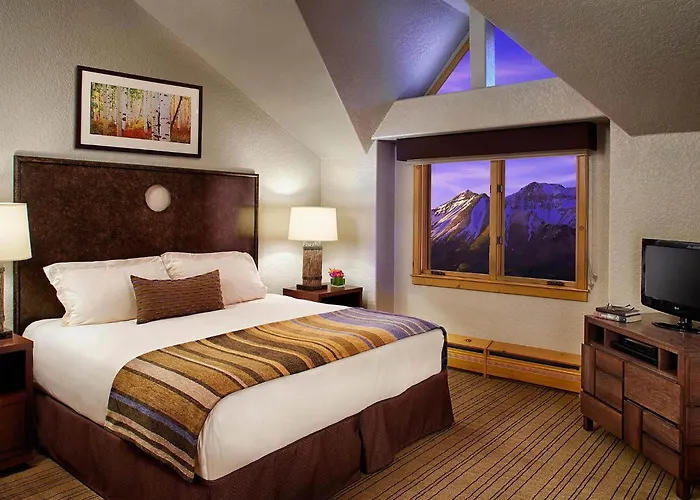 Fairmont Heritage Place, Franz Klammer Lodge
