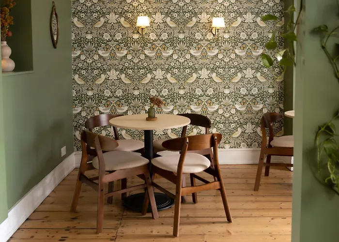 Cheap hotels House Arundel