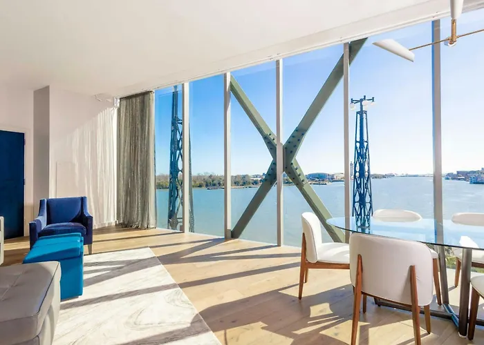 Romantic hotel: Jw Marriott Savannah Plant Riverside District