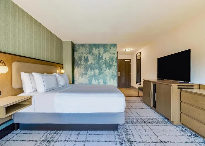 Family Friendly Hotels Newberry Bend, Tapestry Collection By Hilton