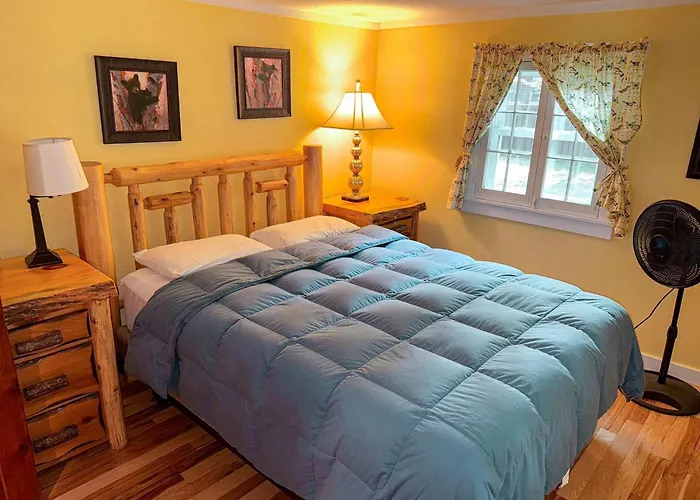 Blue Lake Cottage - Pet Friendly Rental