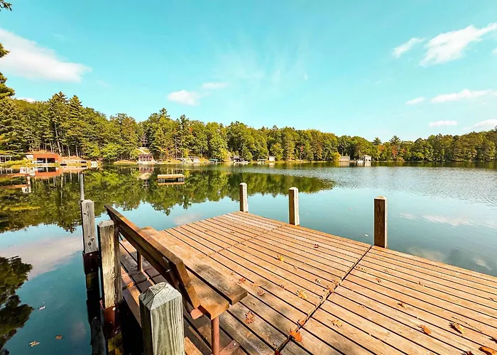 Blue Lake Cottage - Pet Friendly Rental