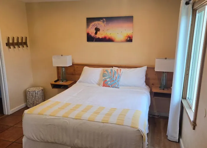 Sunny Cove Motel
