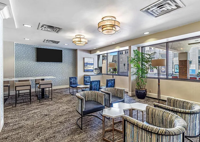 Doubletree By Hilton Milwaukee Downtown
