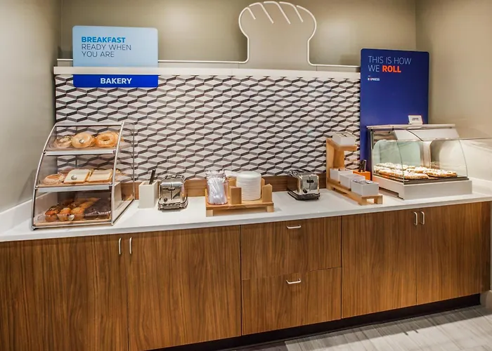 Holiday Inn Express & Suites - Phoenix Dwtn - State Capitol By Ihg