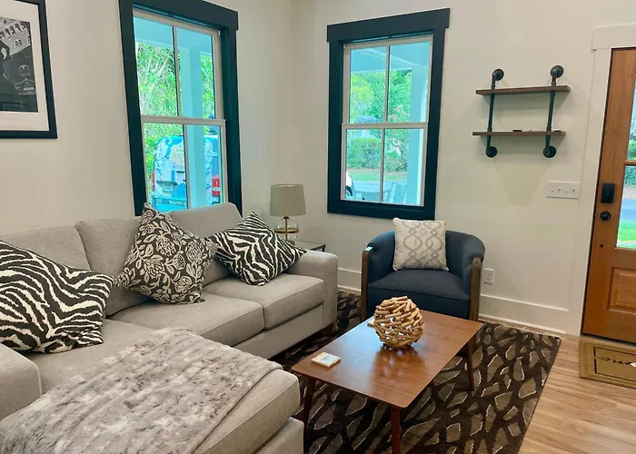 Magnolia Court Suites