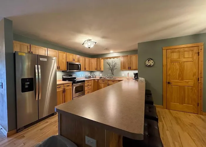 Minocqua Lake Condo B7- 2 Story Rustic Town Home