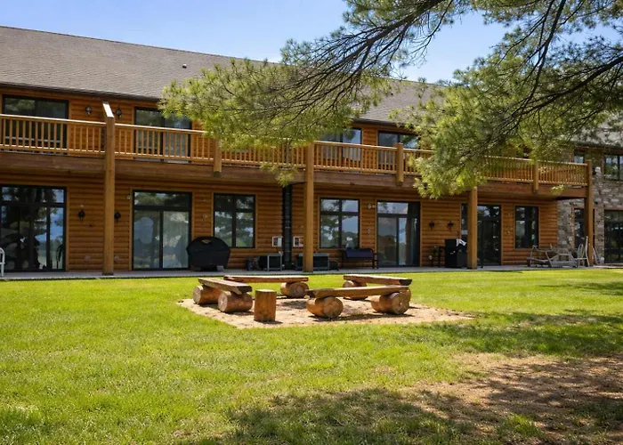 Minocqua Lake Condo B7- 2 Story Rustic Town Home