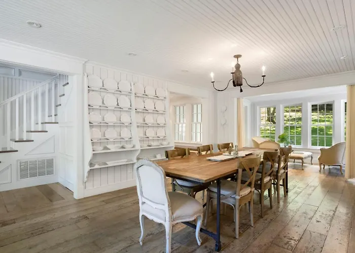 Valley Farmhouse Retreat