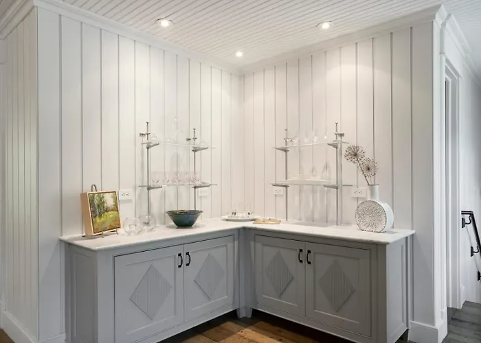 Valley Farmhouse Retreat