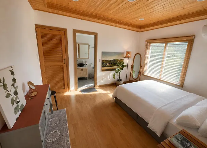 Executive Home In Jeju