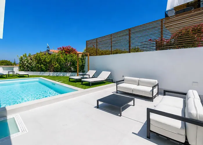 Villa Aramis - 3Br With Pool, Roof-Top Terrace & Sea View, Golfo Aranci Sardinia