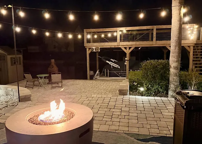 Taylor Creek Isles Cottage | Lake Access + Sundeck