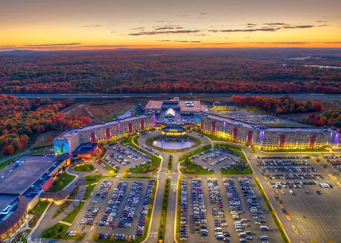Pocono Retreat: Finnish Barrel Sauna, Hot Tub & Arcade