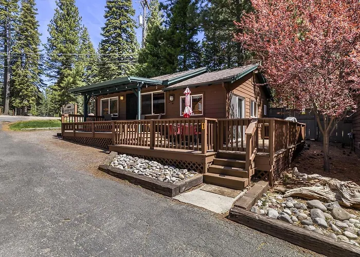 Cozy Lakeside Cabin, Steps From Lake Almanor And Close To Lassen Volcanic National Park In California