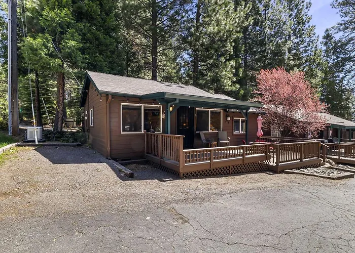 Cozy Lakeside Cabin, Steps From Lake Almanor And Close To Lassen Volcanic National Park In California