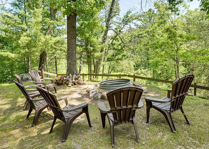 Angler Friendly! Pere Marquette Riverfront Retreat