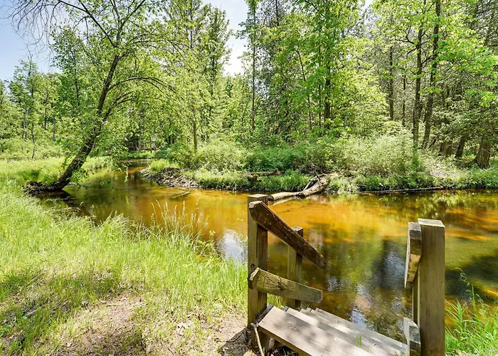 Angler Friendly! Pere Marquette Riverfront Retreat