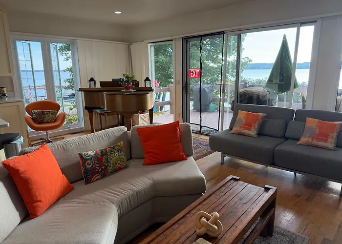 Lakeside Bliss - Private Waterfront Home