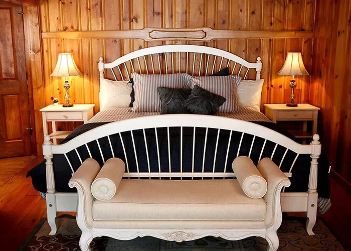 Elegant Suite In Secluded Bed And Breakfast, Finger Lakes, New York