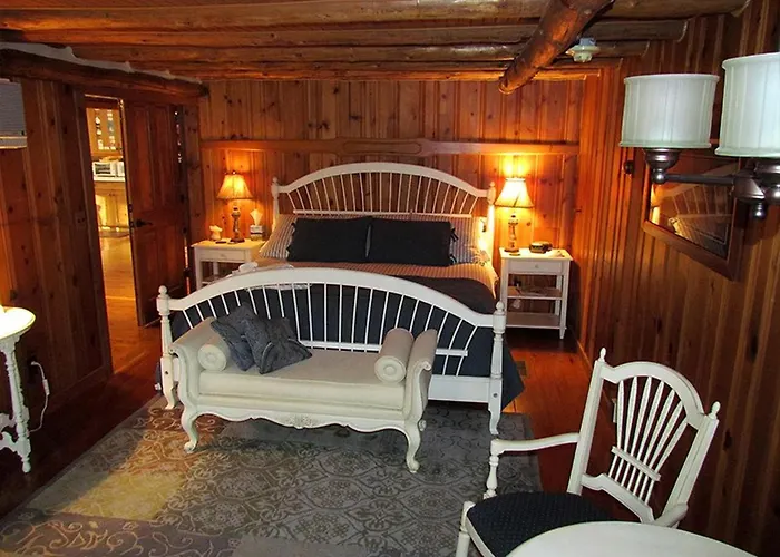 Elegant Suite In Secluded Bed And Breakfast, Finger Lakes, New York