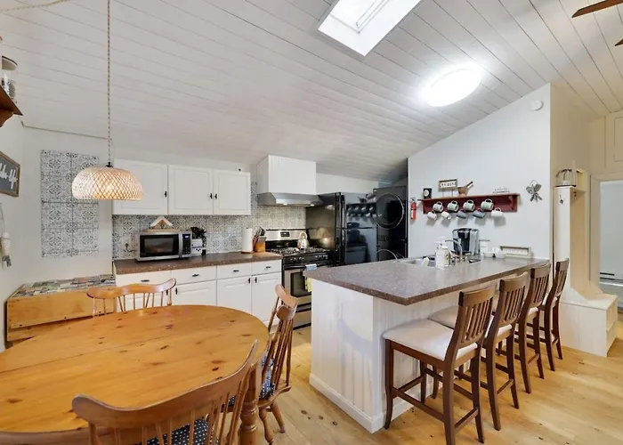 Family Friendly Cabin With A Firepit And A Hot Tub In Heart Of Poconos