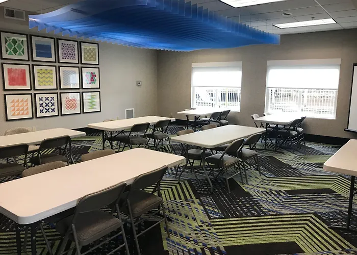 Holiday Inn Express & Suites Seaside Convention Center By Ihg