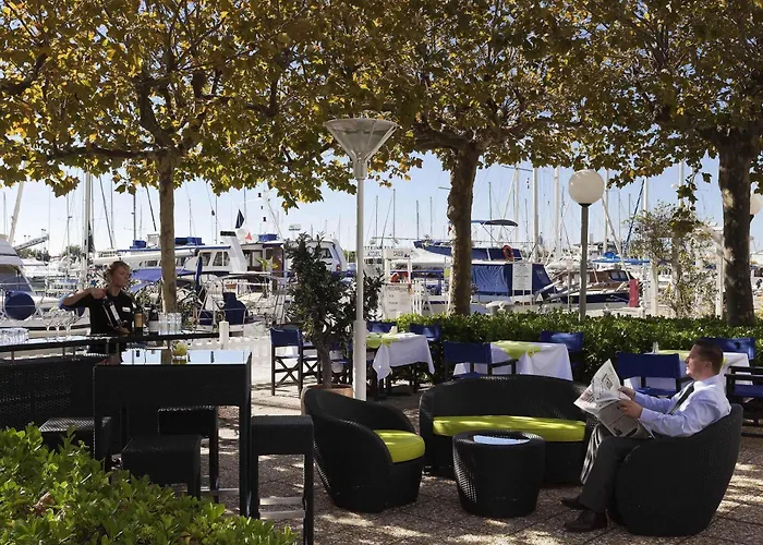  Mercure Port