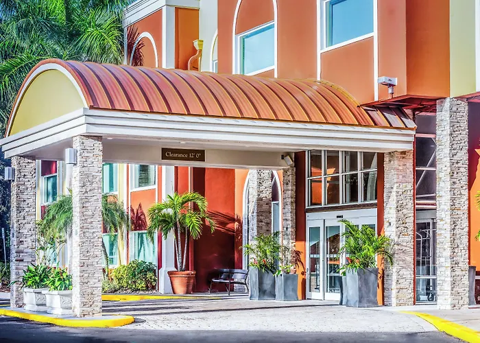 Holiday Inn Express Hotel & Suites Bradenton West By Ihg