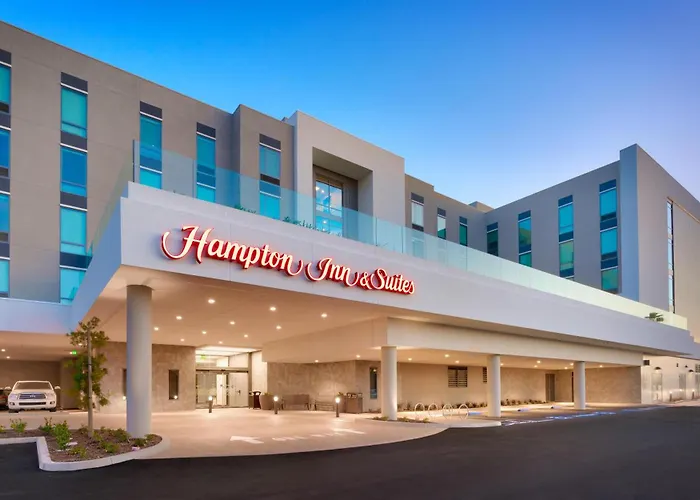 Kid friendly hotel Hampton Inn & Suites Anaheim Resort Convention Center