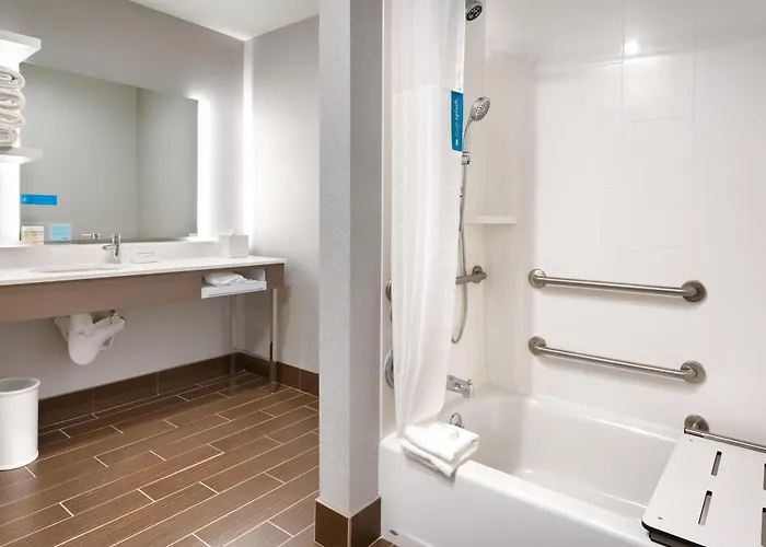 Kid friendly hotel Hampton Inn & Suites Anaheim Resort Convention Center