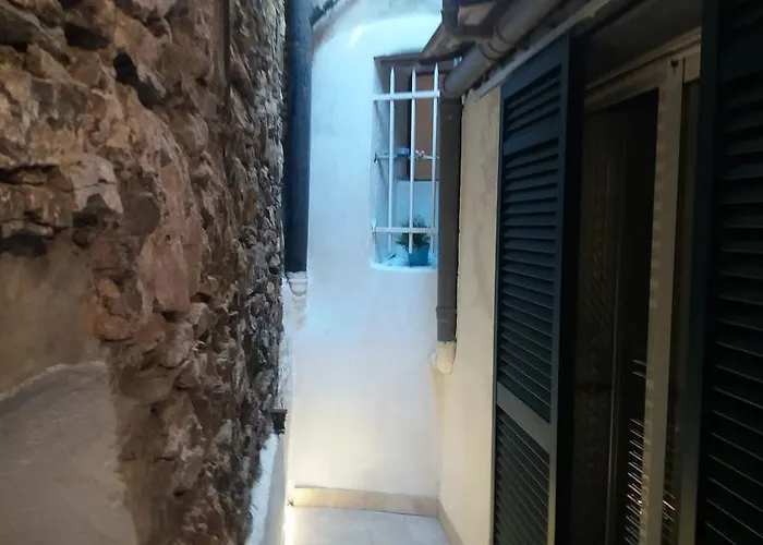 Clara'S House