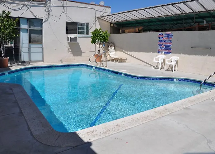 Motel: Lax Suites