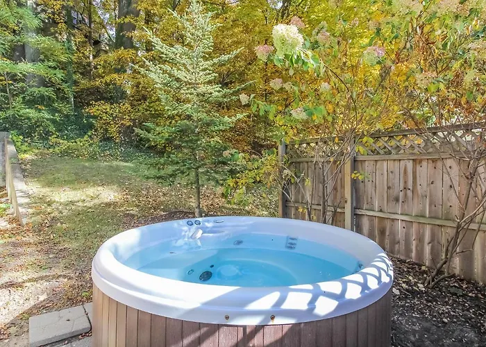 Screened Porch Pt Water Views Hot Tub Walk To Saug