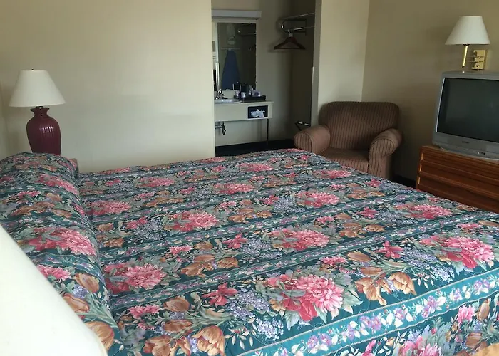 Quarterpath Inn & Suites