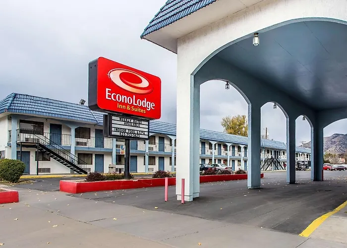 Econo Lodge Inn & Suites Logan