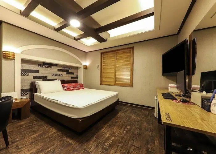 Bridge Hotel