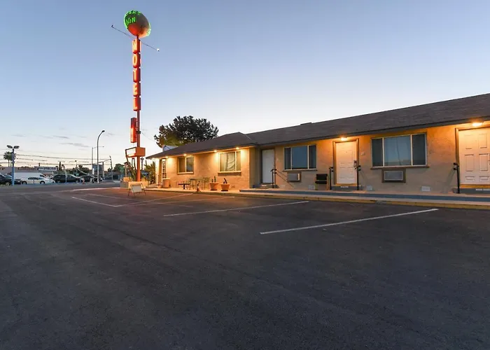 Hotel: Desert Moon Motel